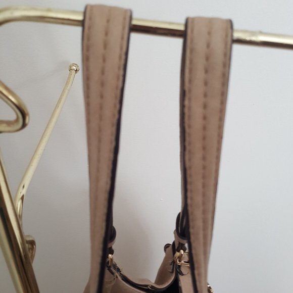 Jessica Simpson Light Blush Large Handbag Hobo Purse with Gold Studs and Strap - Picture 5 of 16